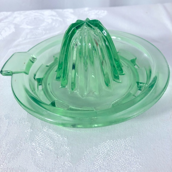 Vintage Green Glass Juicer/Reamer w Handle CLEAN & EXCELLENT COND.!!!! - Picture 1 of 4